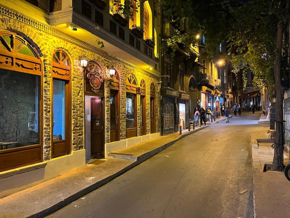 Centrally Located, 2+1 House In Taksim, Cihangir Appartement