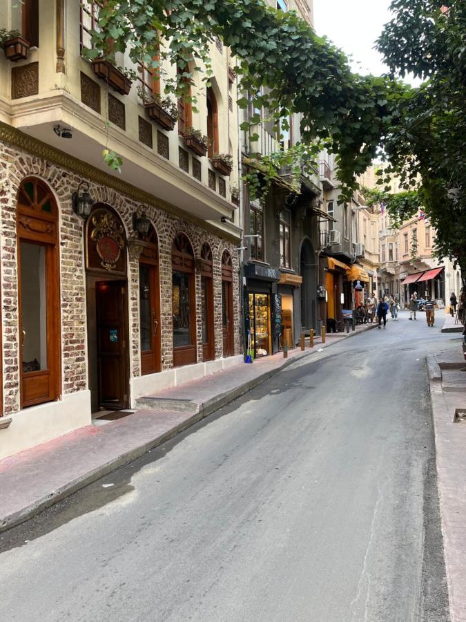 Centrally Located, 2+1 House In Taksim, Cihangir Istanboel