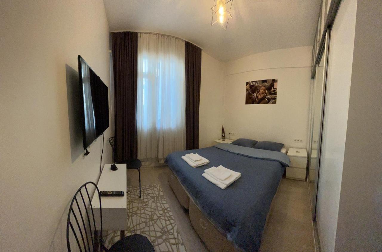 Centrally Located, 2+1 House In Taksim, Cihangir * Istanboel