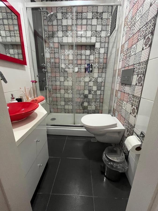 Appartement Centrally Located, 2+1 House In Taksim, Cihangir Istanboel