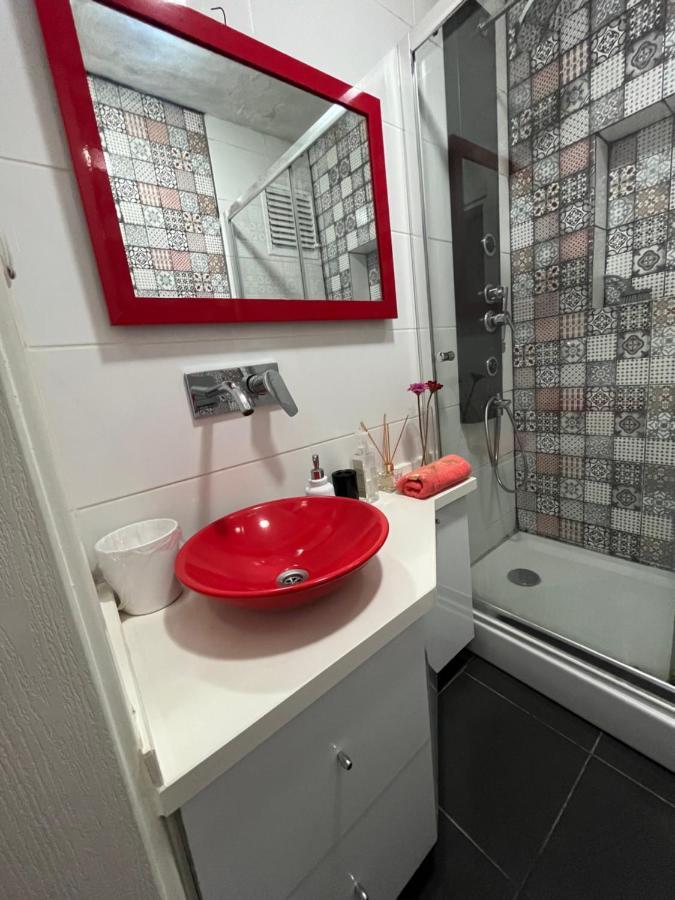 Appartement Centrally Located, 2+1 House In Taksim, Cihangir Istanboel
