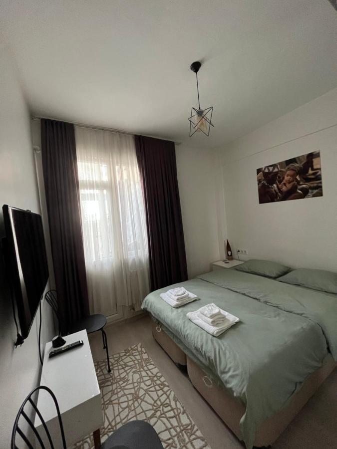 Centrally Located, 2+1 House In Taksim, Cihangir Appartement Istanboel