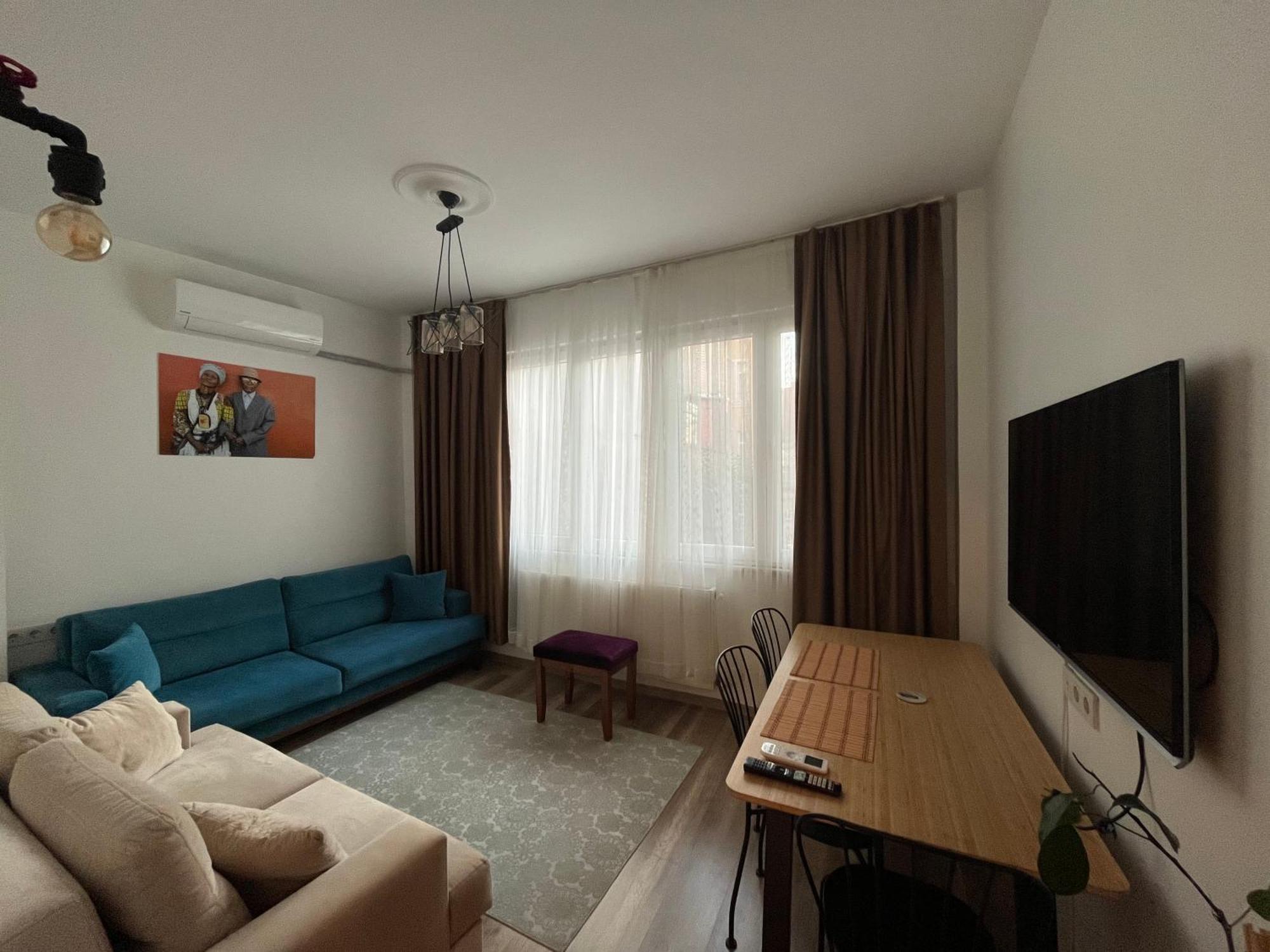 Centrally Located, 2+1 House In Taksim, Cihangir Appartement Istanboel