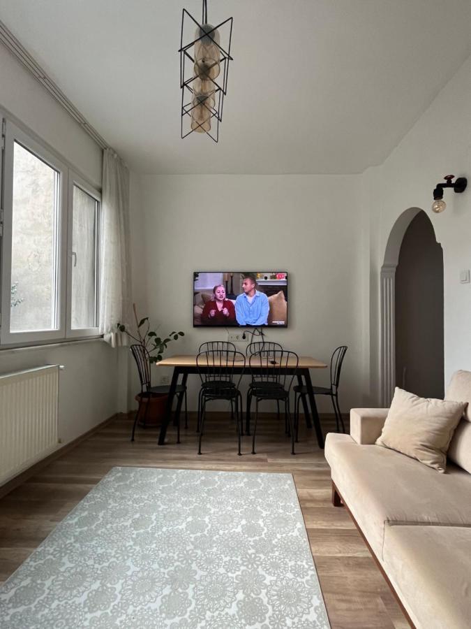 Centrally Located, 2+1 House In Taksim, Cihangir Daire İstanbul